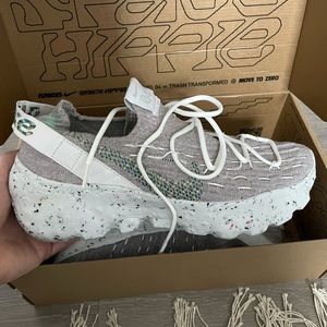 NEW IN BOX nike space hippie 04